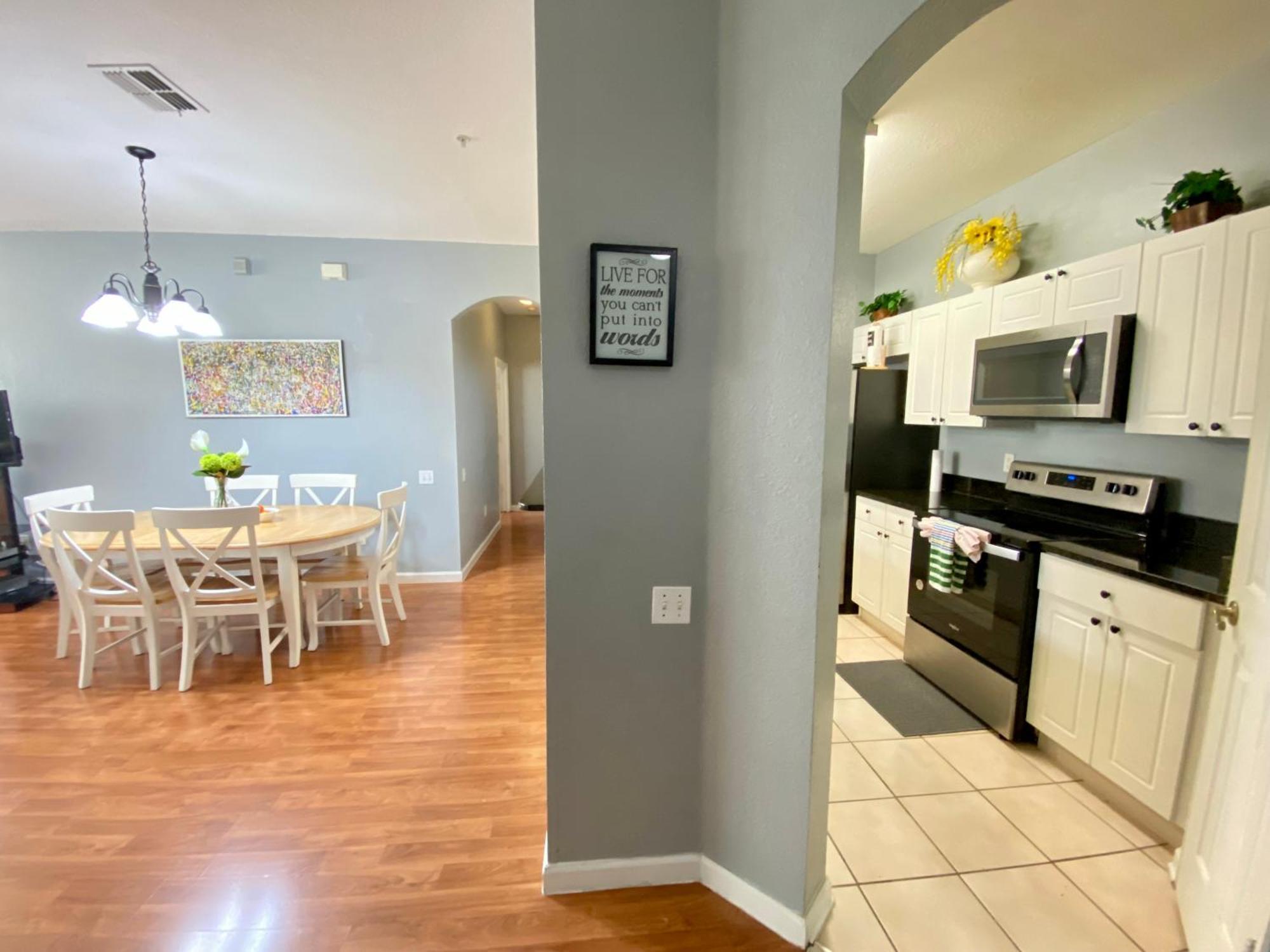Apartamento 3 Bedroom Style Condo, 3 Miles To Disney!